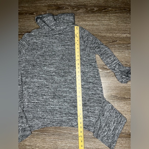 Avon Cowl Neck Blouse – Elegant Draped Neckline Top (Size Medium 8-10) - Picture 11 of 12